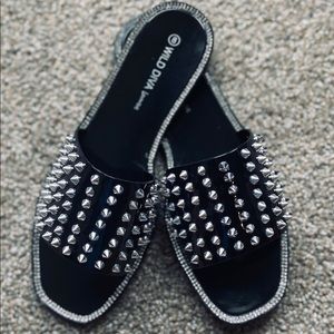 Spike flat slides